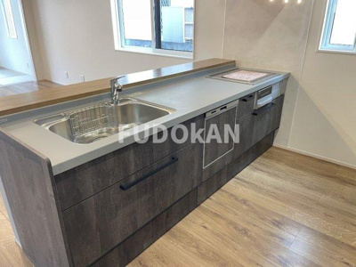 【キッチン】 | 天童市老野森【新築建売】リリーフA棟 | 広々ワイドなキッチンは料理がしやすく快適です。