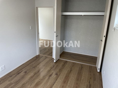 【洋室】 | 天童市老野森【新築建売】リリーフA棟 | 洋室もそれぞれ収納スペースが完備されております。