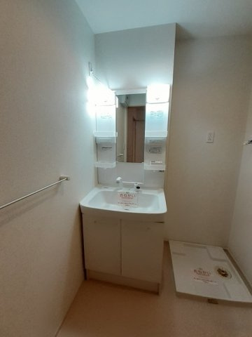 Ｐｏｒｔｅ　Ｒｅｇａｌｏ　Ⅰの洗面所|忙しい朝には欠かせない洗面所です