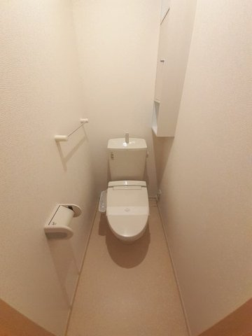 Ｐｏｒｔｅ　Ｒｅｇａｌｏ　Ⅰのトイレ|ゆったりとした空間のトイレです