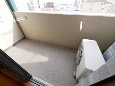 【バルコニー】 | リバーヒルズ新大阪 | 落ち着いた時間を過ごせるバルコニーです