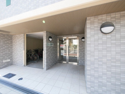 【エントランス】 | リバーヒルズ新大阪 | 落ち着いたエントランスです