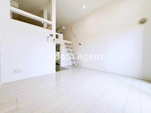 ルミエールHSの居間・リビング|類似物件の写真です。