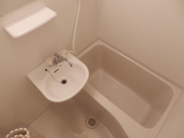 ドミール西が丘の浴室