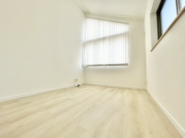 交野市星田北4丁目　中古一戸建ての洋室|個人の部屋や寝室として使える洋室です