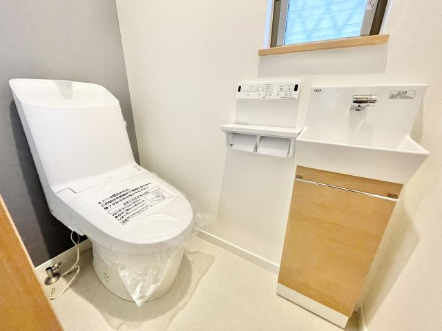 交野市星田北4丁目　中古一戸建てのトイレ|コンパクトで使いやすいトイレです