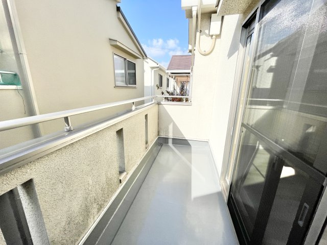 交野市星田北4丁目　中古一戸建てのバルコニー|外からの目が気にならないバルコニーで洗濯物が干せます