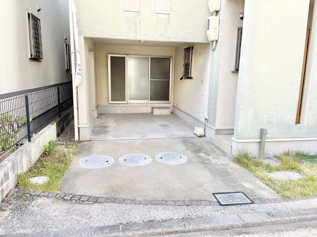 交野市星田北4丁目　中古一戸建ての駐車場|駐車スペースもあります