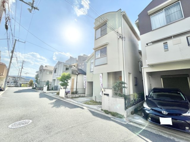 交野市星田北4丁目　中古一戸建ての前面道路含む現地写真|前面道路含む現地写真です