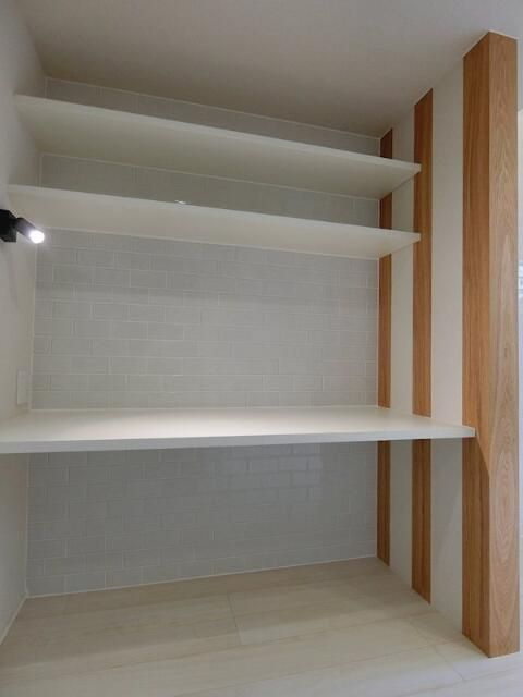 風香東新宿の内装|■デスク