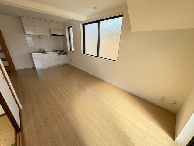 青葉レジデンスの居間・リビング