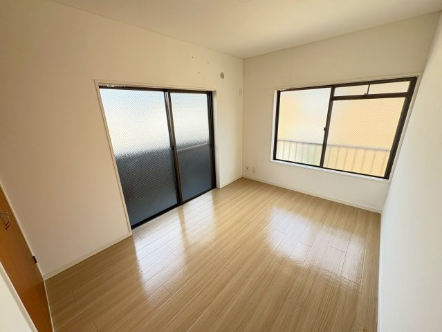 青葉レジデンスの居間・リビング