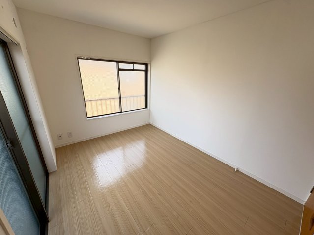 青葉レジデンスの居間・リビング