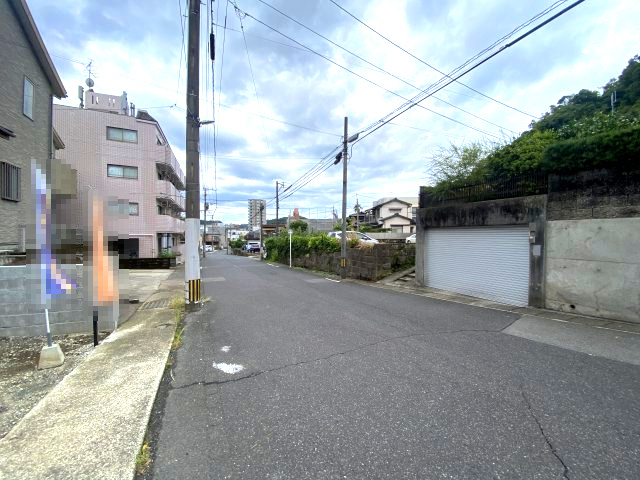 新照院町　新築戸建ての前面道路含む現地写真