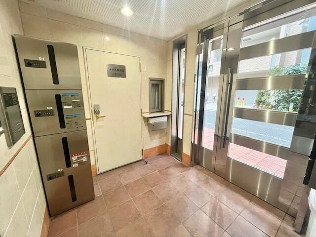 メリス西新宿のエントランス|宅配ボックスあり 