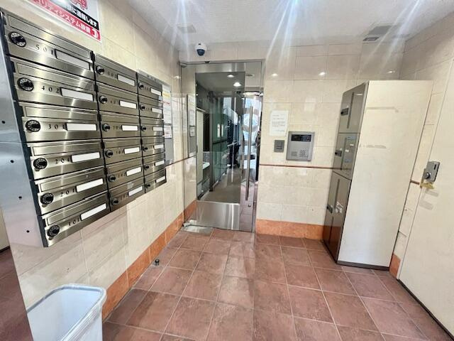 メリス西新宿のエントランス|防犯カメラ・オートロック付き玄関