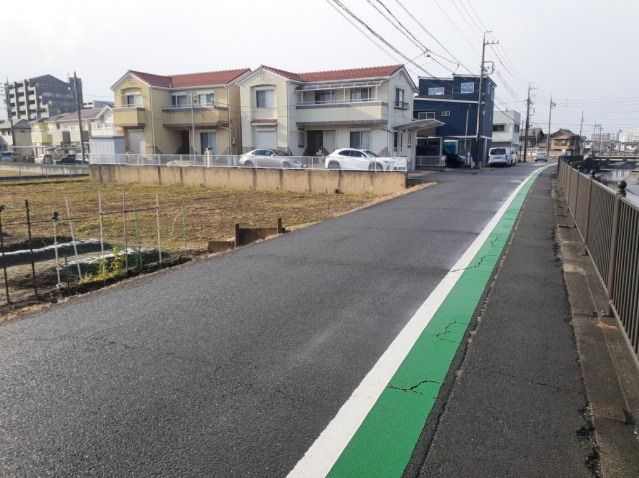 丹陽町森本売土地の前面道路含む現地写真