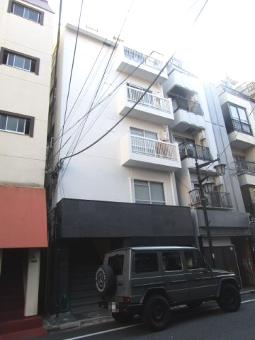 新宿区北新宿４丁目のビル