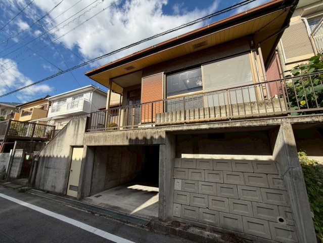 西山町2丁目の外観