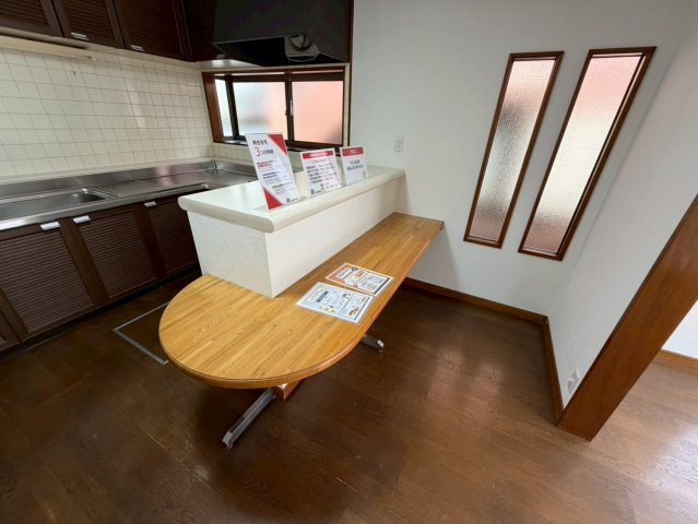 西山町2丁目のその他|食器や食料品を置くスペース。キッチン裏のため取り出しやすく、家事の時短効率にもつながります！