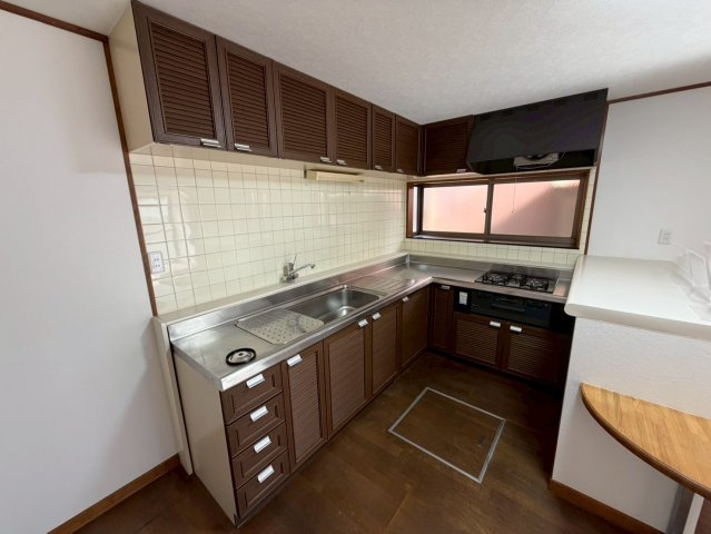 西山町2丁目のキッチン|広々スペースでお子様と一緒にキッチンに立ってお料理が作れます！