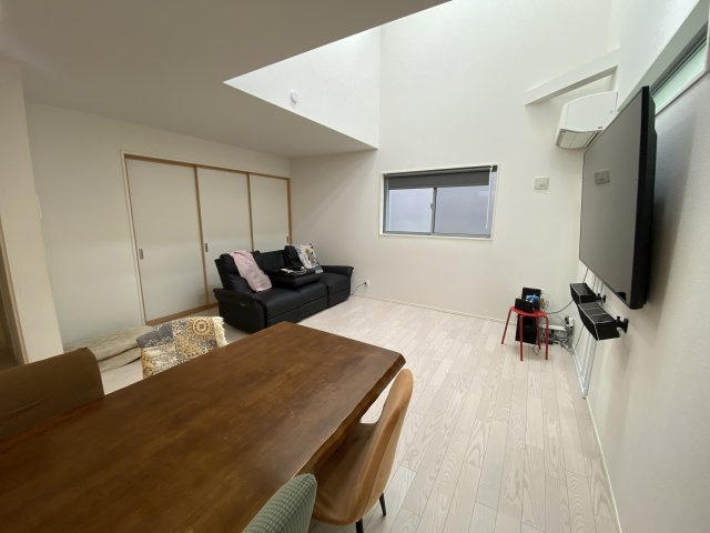 清瀬市中里5丁目2022年築戸建の居間・リビング