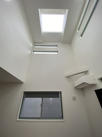 清瀬市中里5丁目2022年築戸建の居間・リビング
