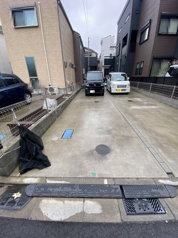 清瀬市中里5丁目2022年築戸建の駐車場