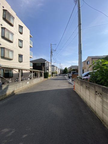 清瀬市中里5丁目2022年築戸建の前面道路含む現地写真