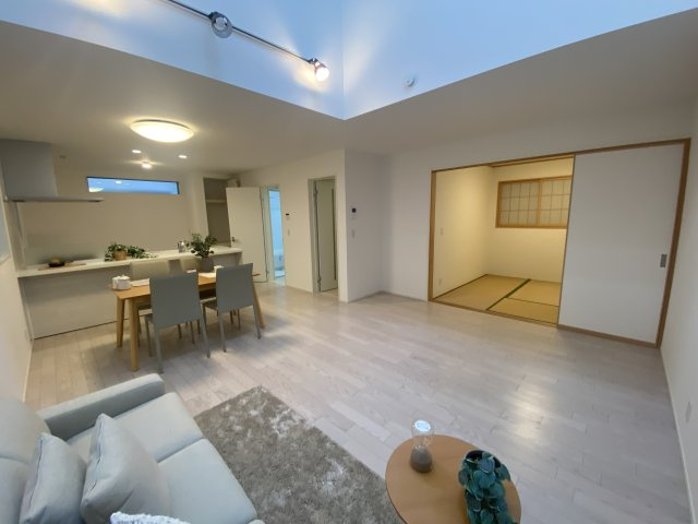 清瀬市中里5丁目2022年築戸建の居間・リビング