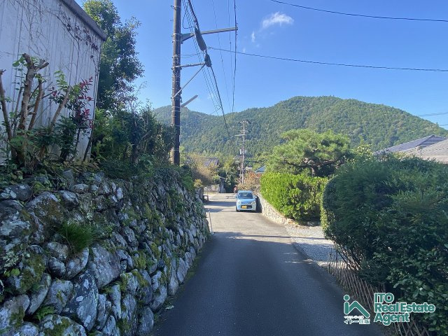 大原戸寺町 中古戸建の前面道路含む現地写真