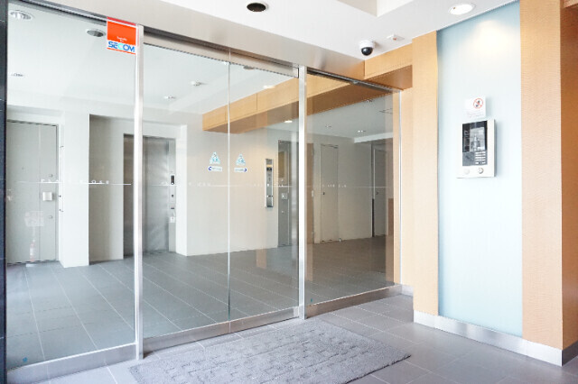 プレジール尾久のエントランス