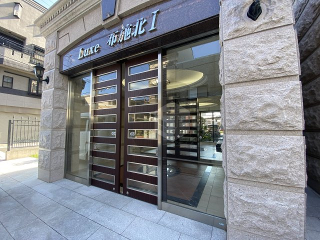 Luxe布施北1のエントランス