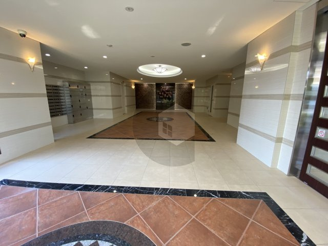 Luxe布施北1のロビー