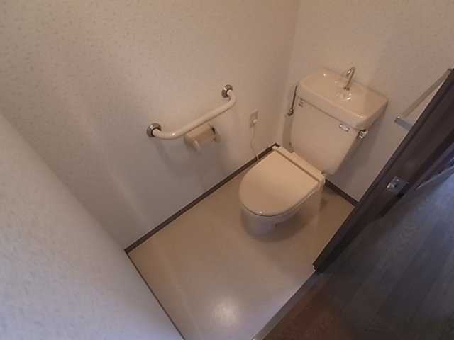 神戸市須磨区南落合１丁目の賃貸マンションのトイレ