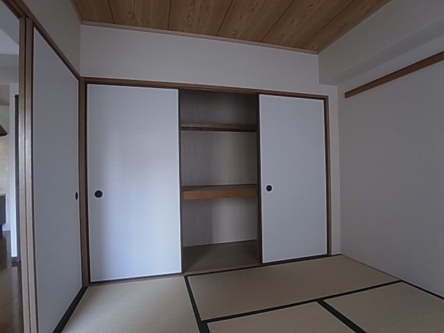 神戸市須磨区南落合１丁目の賃貸マンションの収納