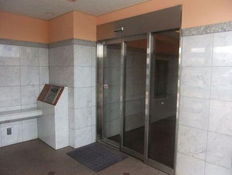 さいたま市浦和区上木崎１丁目の賃貸マンションのエントランス