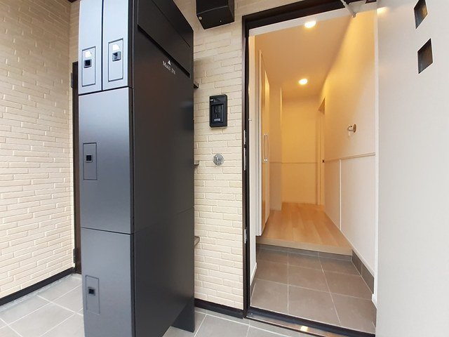 ゼフィール岡垣の玄関|明るい玄関です