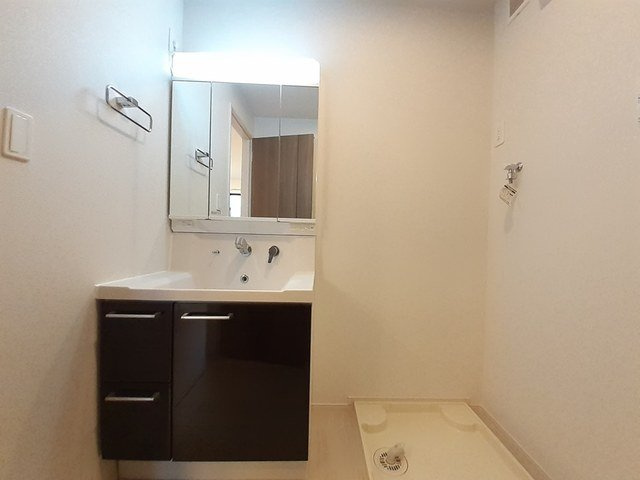 ゼフィール岡垣の洗面所|スペースが確保できる洗面所です