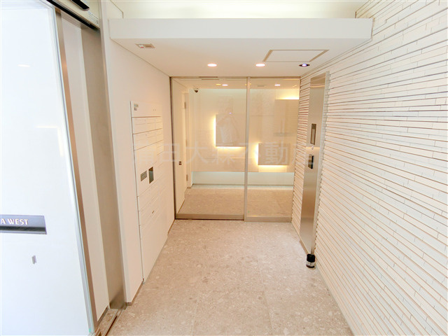 グランカーサ蒲田ウエストのエントランス|防犯カメラTVモニター付オートロック宅配BOXメールBOX管理人室