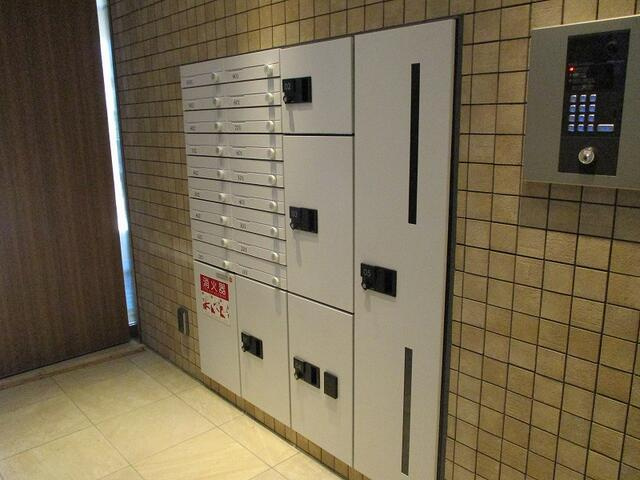 クリスタルパレス蒲西のその他共用部分|ポストと宅配ボックスです