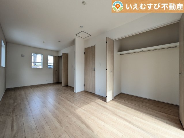 BLOOMING GARDEN　行田市棚田町3丁目の洋室|家族の成長に合わせて変化可能な間取り
間仕切り対応可能な10.5帖の洋室は将来お部屋を増やすことも可能です♪