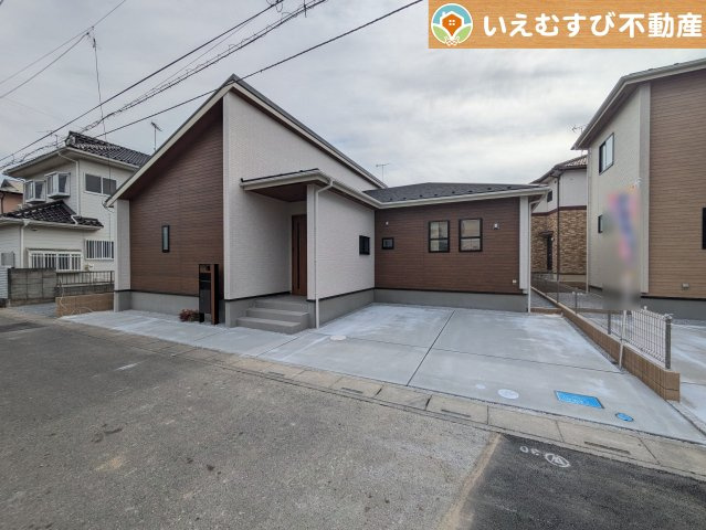 BLOOMING GARDEN　行田市棚田町3丁目の駐車場|2台駐車可能なスペース完備
しっかり舗装してある駐車スペースで天気が悪く足元が悪い日でも乗り降りしやすい♪