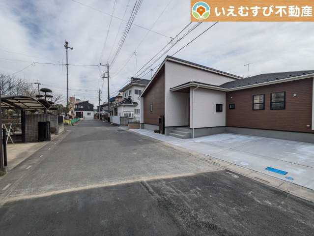BLOOMING GARDEN　行田市棚田町3丁目の前面道路含む現地写真|充分な広さの前面道路
間口が広くお車の出し入れも問題なく行えるスペースが確保されています♪