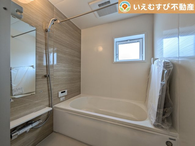 BLOOMING GARDEN　行田市棚田町3丁目の浴室|ナチュラルな色合いで落ち着いた空間
優しい色合いでくつろぎの浴室。ゆっくり過ごしながら疲れを取りましょう♪