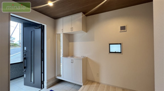 【玄関】 | 保育園6分　幼稚園並列3台駐車　パントリー付き　限定2区画　2号棟