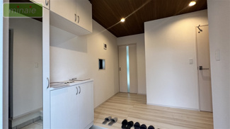 【玄関】 | 保育園6分　幼稚園並列3台駐車　パントリー付き　限定2区画　2号棟