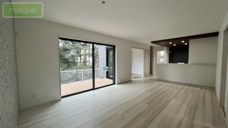 【居間・リビング】 | 保育園6分　幼稚園並列3台駐車　パントリー付き　限定2区画　2号棟 | 同建築会社施工例