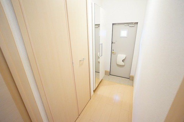 グリーンハウスの玄関|明るい玄関です