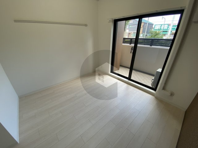 Luxe布施南2の洋室